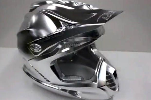 Helm Ini Terbuat dari Satu Bongkah Alumunium
