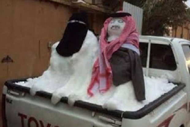 Ulama Saudi Melarang Pembuatan Manusia Salju
