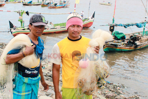 Ombak Tinggi, Nelayan Dilarang Melaut