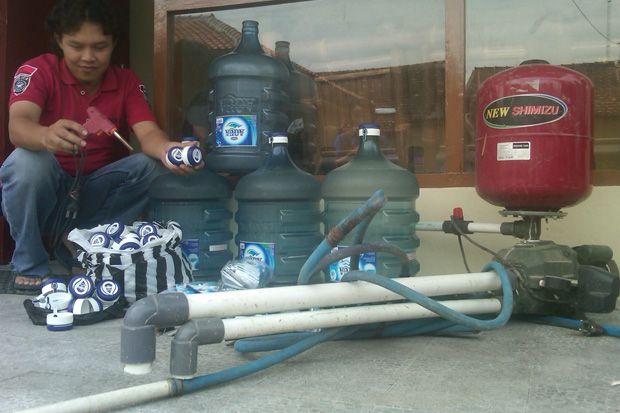 Polisi Gerebek Rumah Produksi Air Mineral Palsu