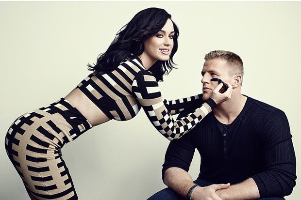 Demi American Football, Katy Perry Umbar Sensualitas