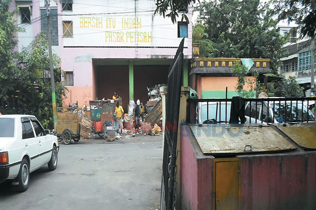 Kantor Dinkes Medan Bau sampah