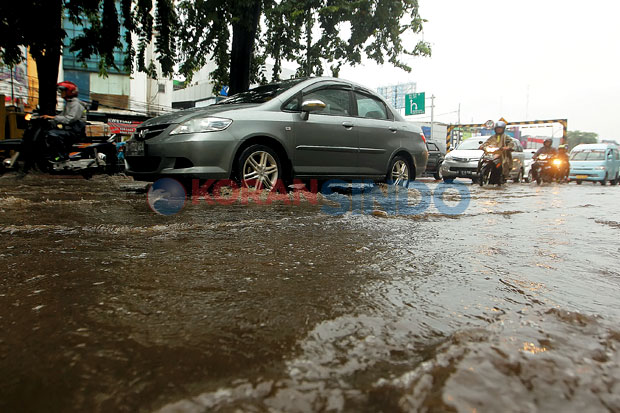Hujan Seharian, Jakarta Langsung Tergenang