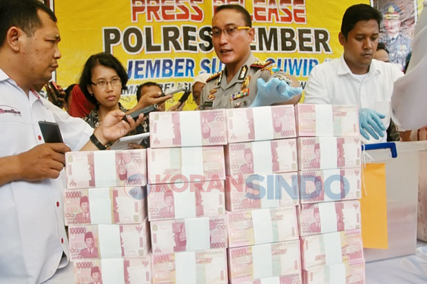 Pecatan Polisi-Guru Honorer Edarkan Upal Rp12,2 Miliar