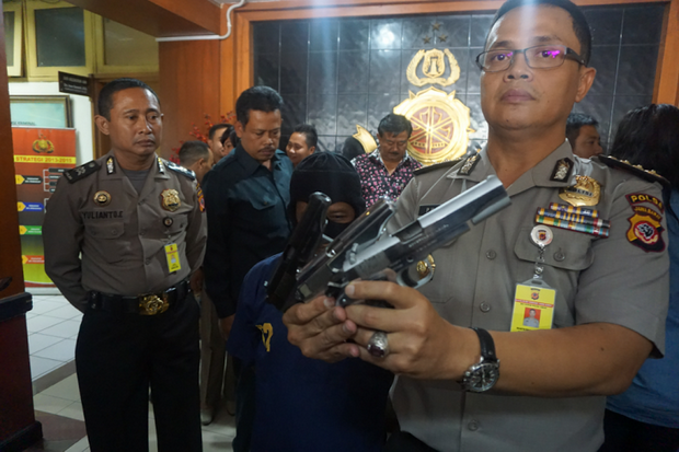Pria di Bandung Ubah AirSoft Gun Jadi Senjata Api