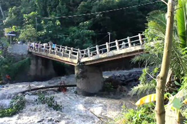 Jembatan Desa Putus, Aktivitas Perekonomian Lumpuh