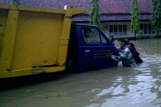 Banjir Rendam Kantor Pemkab Pamekasan