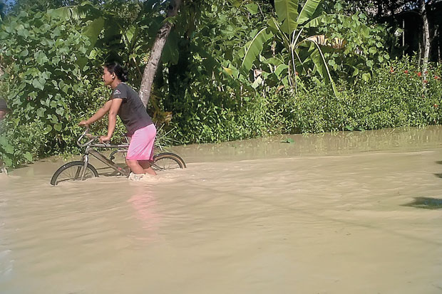 Sungai Mekuris Meluap - Puluhan Rumah Terendam Banjir