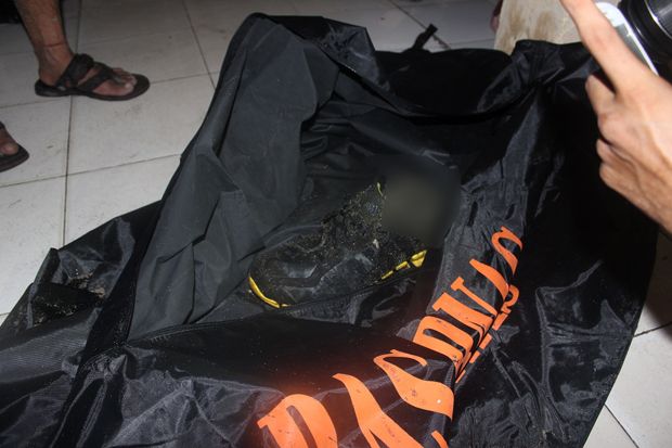 Potongan Kaki Bersepatu Ini Ditemukan di Lokasi Pencarian AirAsia QZ8501