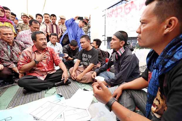 Gubernur Banten Didesak Perbaiki Jalan Rusak