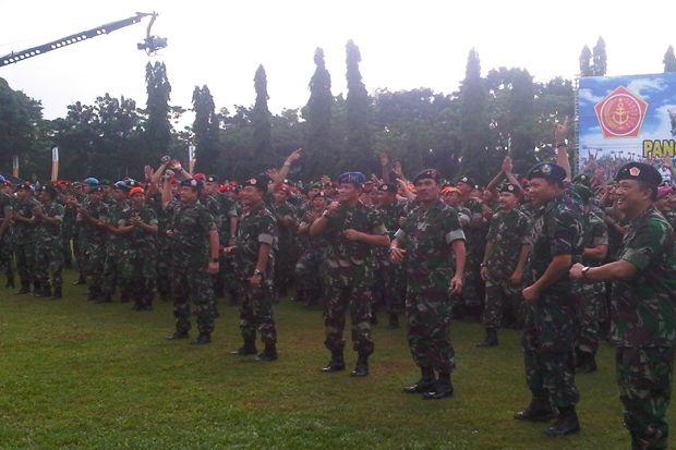 Panglima TNI Olahraga Bersama Ribuan Prajurit