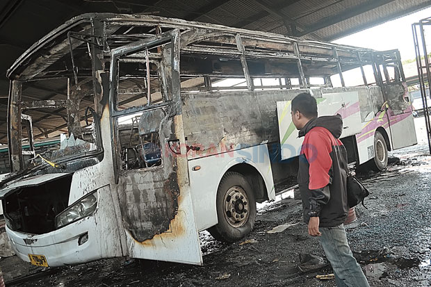 Korsleting, Dua Bus PO Dewi Sri Terbakar
