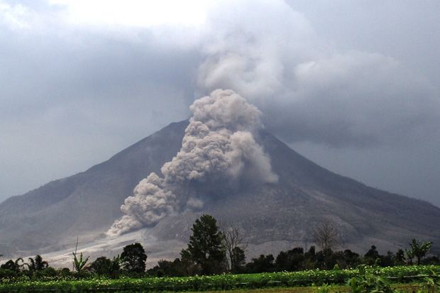 Gunung Sinabung Meletus, Luncuran Awan Panas 4 Km