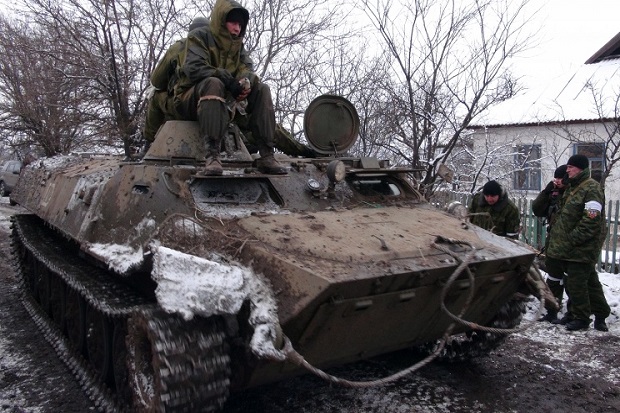 Separatis Bunuh 2.300 Serdadu & Rebut 179 Tank Ukraina
