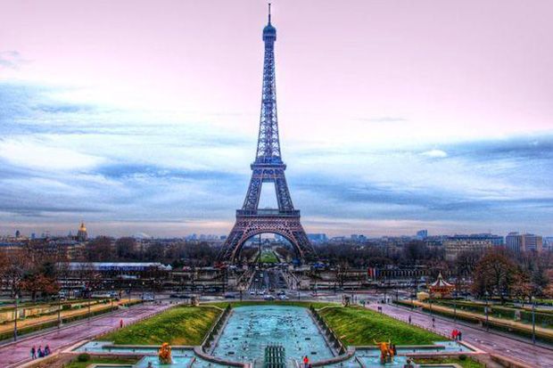 Paris Tempat Favorit untuk Kencan di Hari Valentine