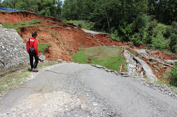 Bencana Tanah Longsor Landa Tana Toraja