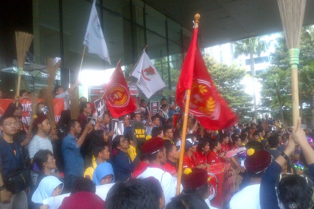 Massa Gelar Aksi Dukungan untuk KPK