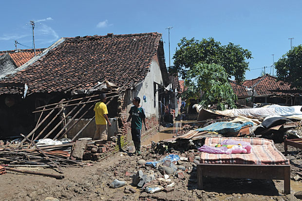 Tanggul Jebol, Enam Desa Diterjang Banjir