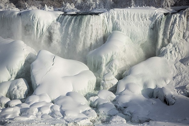 Suhu Minus 13 Derajat Celsius, Air Terjun Niagara Membeku