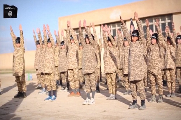 Pakai AK-47, Bocah-bocah 5 Tahun Dijadikan Tentara ISIS