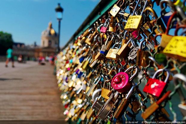 Kunci Cinta Anda di 5 Jembatan Cinta