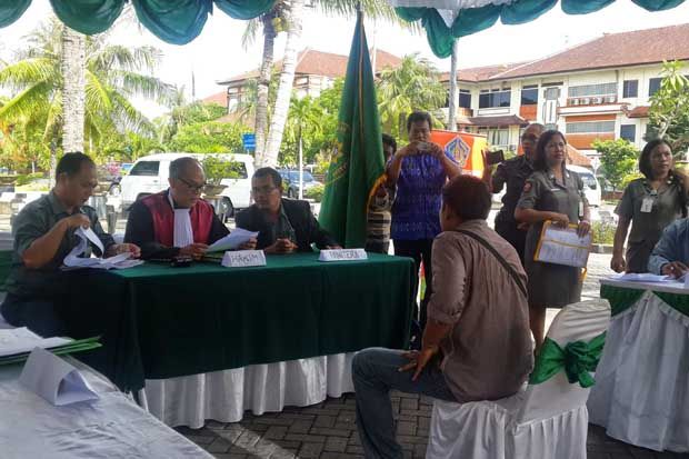 Merokok Sembarangan di Bandara Ngurah Rai, Puluhan Orang Disidang