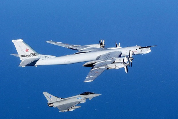 Manuver Jet Bomber Rusia di Dekat Inggris Takkan Berhenti