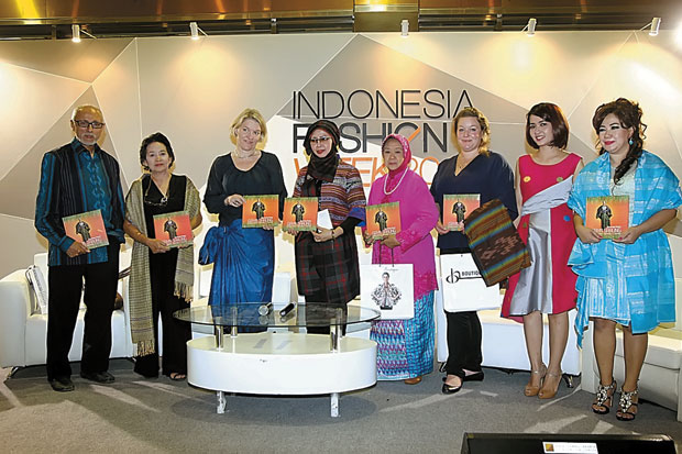 Sarung Kekayaan Budaya Nusantara