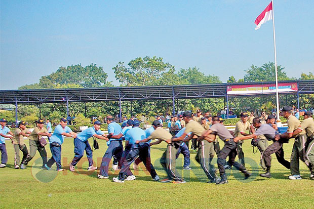 Tumbuhkan Solidaritas, Personel TNI-Polri Olahraga Bareng