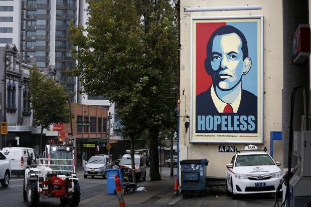 Abbott Dikritik Lewat Poster Raksasa