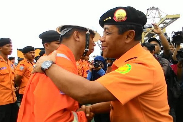 Basarnas Serahkan Badan AirAsia QZ8501 ke KNKT