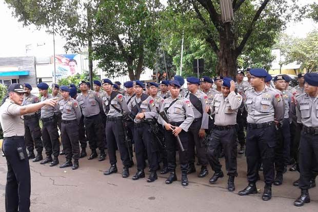 Polisi Bersenjata Laras Panjang Berjaga di DPP Golkar