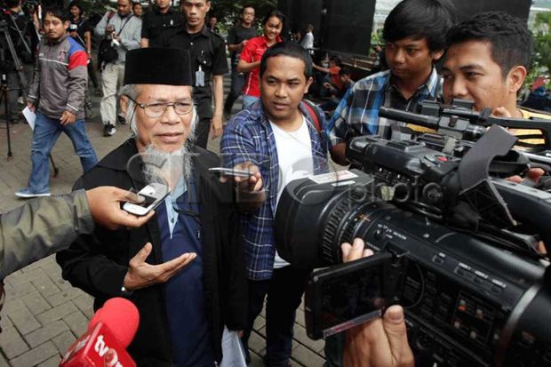 Hehamahua Sarankan KPK Ajukan PK Kasus Budi Gunawan