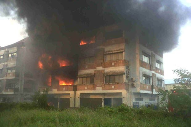 Kebakaran Ruko di Batam Dipadamkan, Petugas Cari Korban