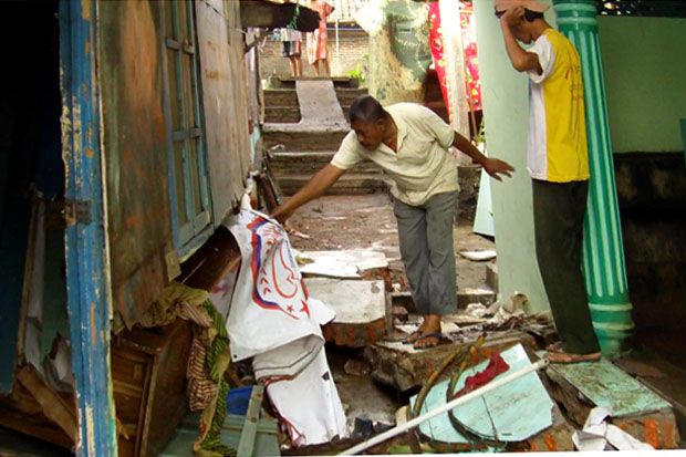 10 Rumah Rusak Parah Diterjang Banjir Bandang