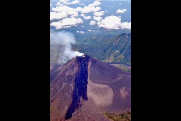 Gunung Soputan Meletus, Ini Penjelasan Petugas Pos Pemantau