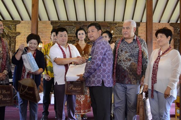 Empat Dubes Kunjungi Kampoeng BNI Batik Wiradesa