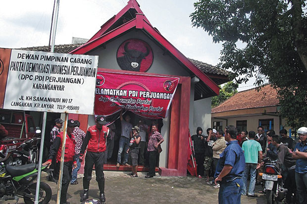 Puluhan Kader Geruduk DPC PDIP Karanganyar