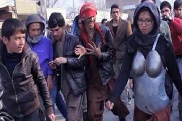 Dilecehkan, Wanita Afghanistan Bikin Baju Payudara Besi