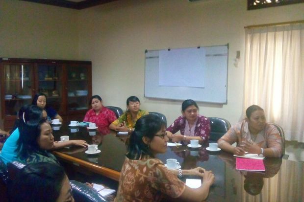 Bidan PTT Mengadu ke DPRD Bali