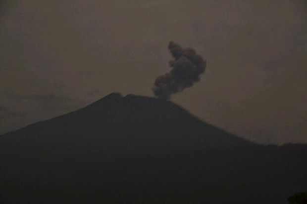 Sehari, Gunung Slamet Diguncang 700 Kali Gempa Embusan