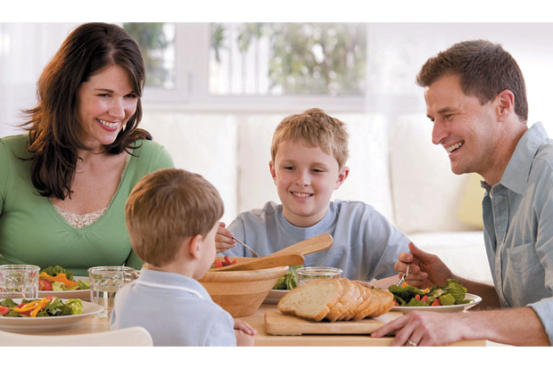 Lima Alasan Pentingnya Makan Bersama Keluarga