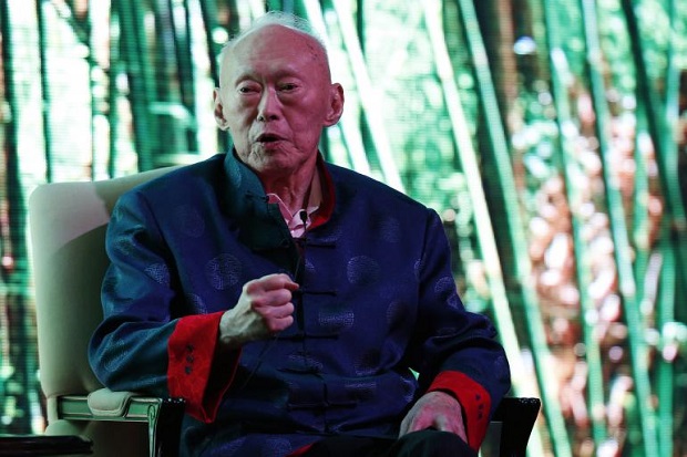 Lee Kuan Yew Kritis, Ribuan Orang Kirim Pesan Doa