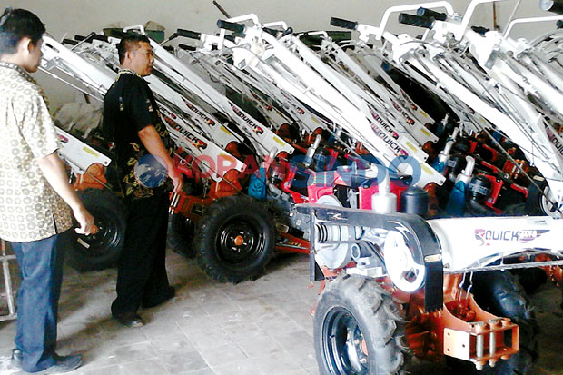 59 Traktor Bantuan Jokowi Mangkrak