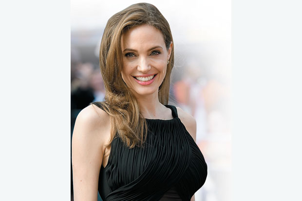 Angelina Jolie Jalani Pengangkatan Ovarium