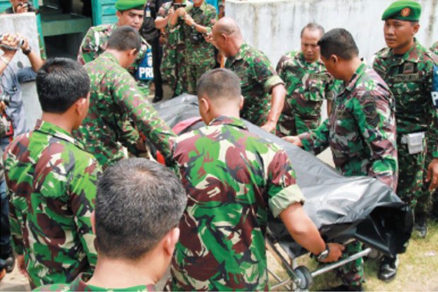 Dua Anggota TNI Dibunuh Setelah Diculik