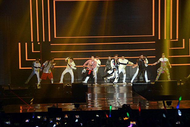 Lagu Satu-Satu Aku Sayang Ibu Warnai Konser 2PM di Jakarta