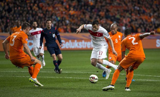 Sneijder Selamatkan Muka Belanda di Depan Pendukung Sendiri