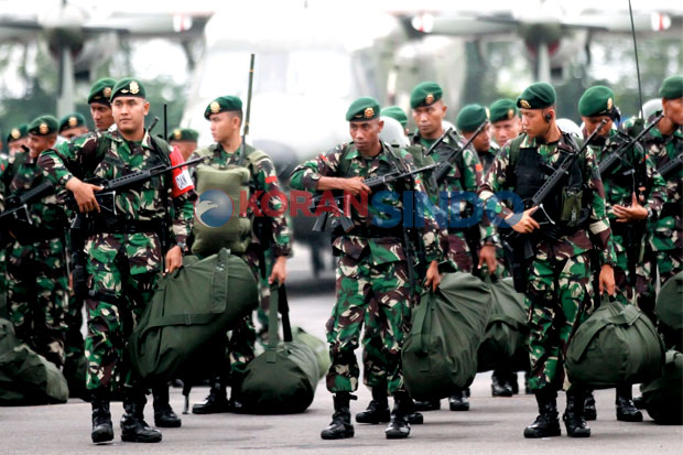 Pasukan TNI Bombardir Gunung Biru Poso