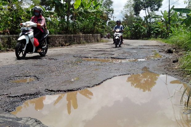 Jalur Semarang-Sragen Rusak Parah dan Rawan Kecelakaan
